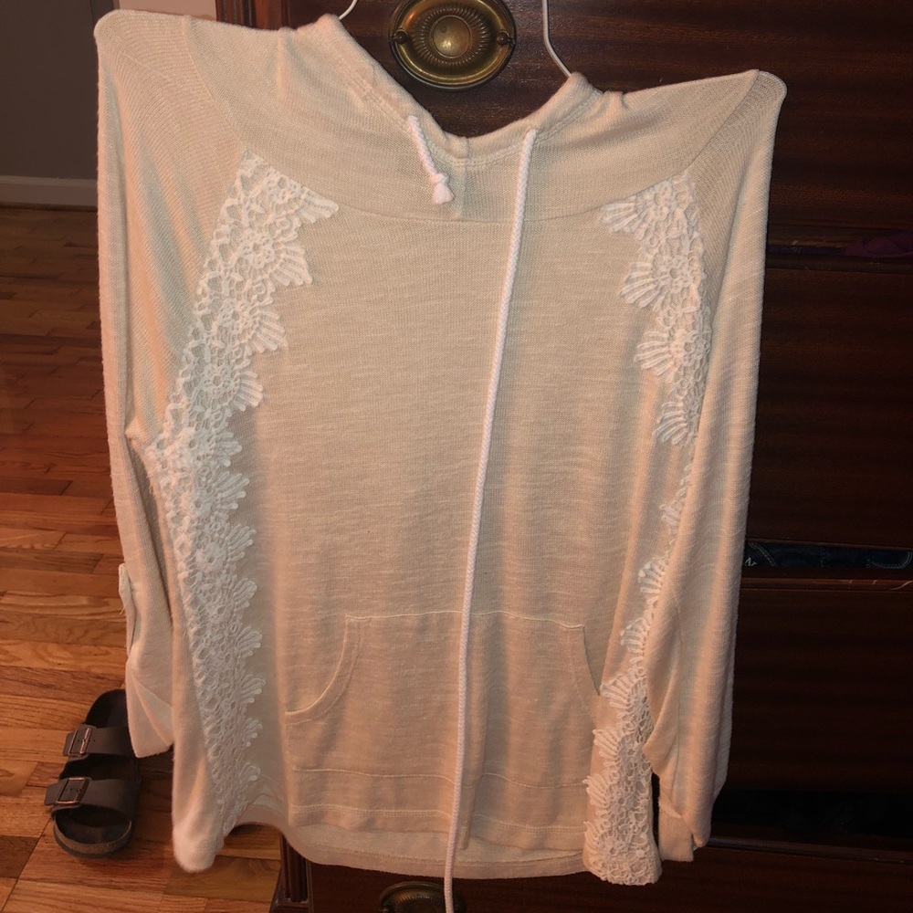 Sweater/jacket with lace